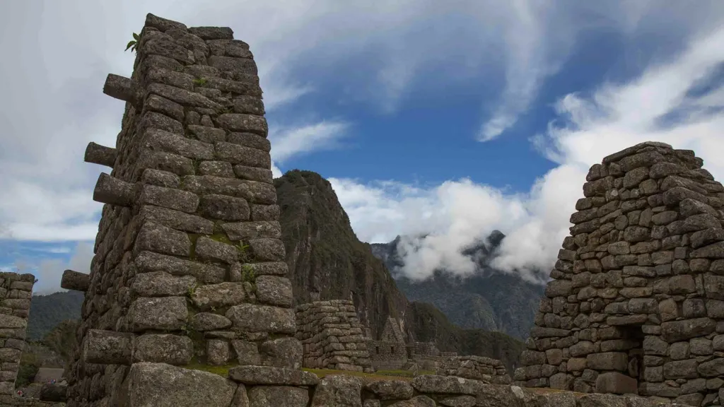 Sacred Valley · Machu Picchu · Rainbow Mountain · Humantay 6D/5N